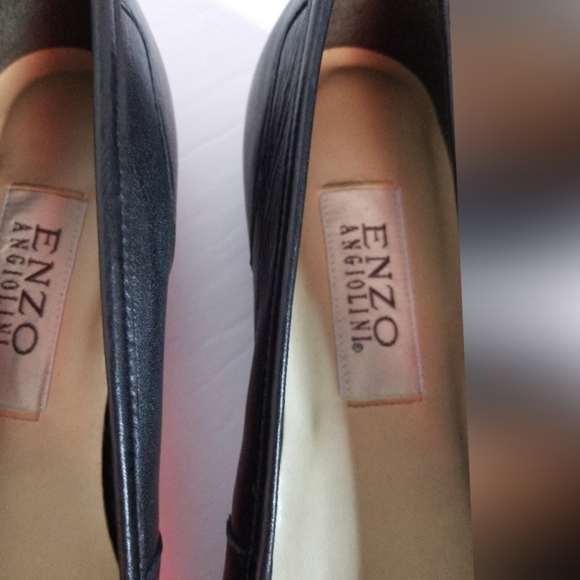 NWOT Enzo Angiolini leather with gold studs - Picture 2 of 5